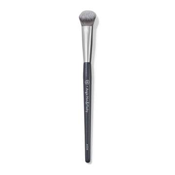 Brocha BK Beauty Angie A506, corrector de ojeras con punta gatito para precisión.