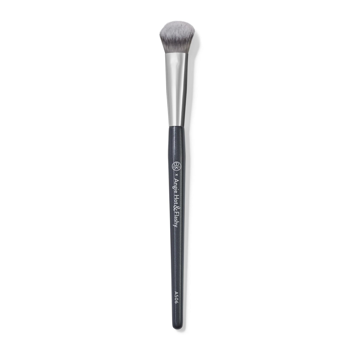 Brocha BK Beauty Angie A506, corrector de ojeras con punta gatito para precisión.
