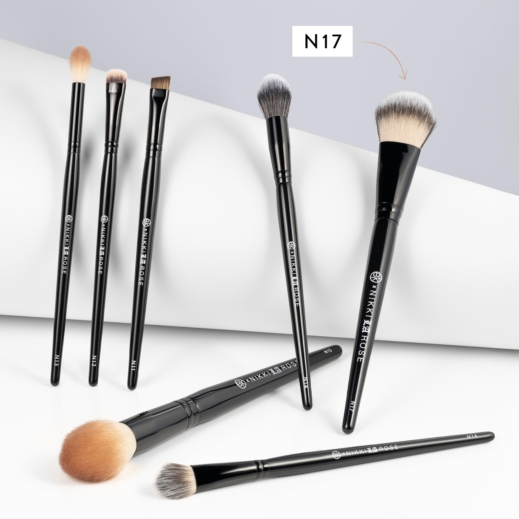 BK BEAUTY N17 tamaño portátil para retoques en la marcha.
