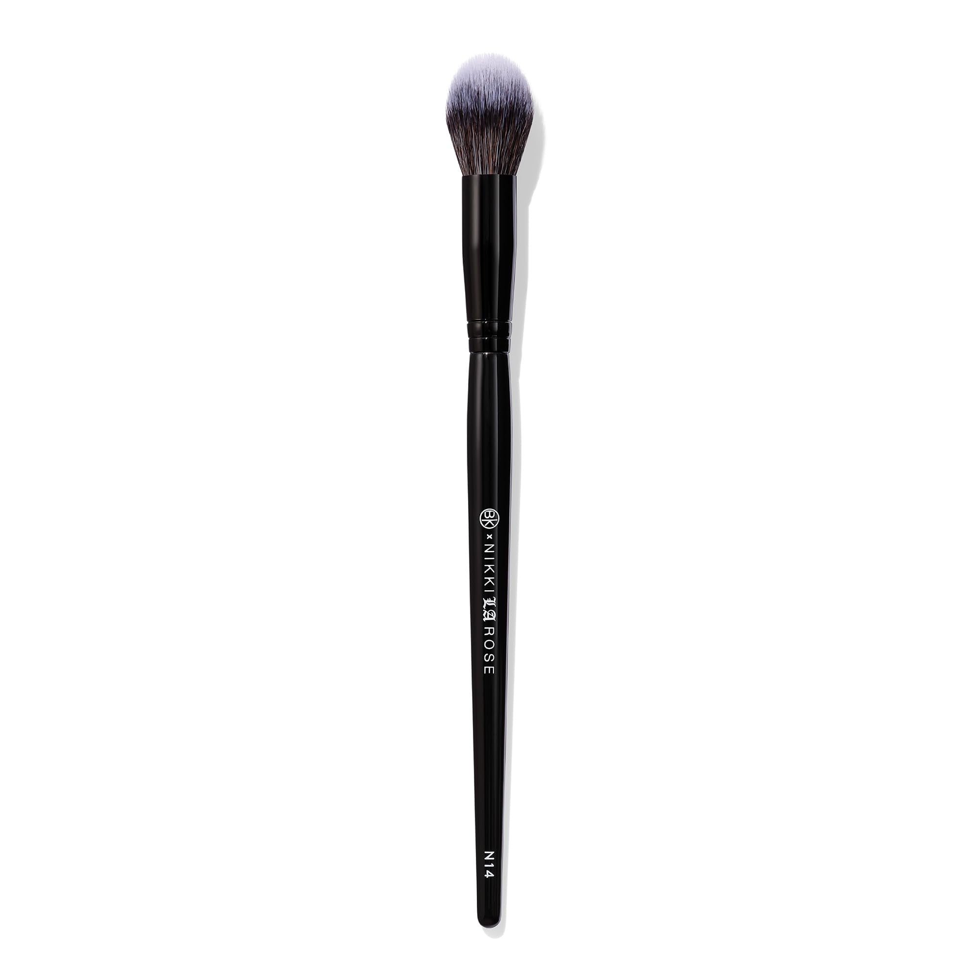 BK BEAUTY Nikki La Rose N14 pinceau precis sous les yeux pour une application fluide