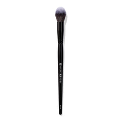 BK BEAUTY Nikki La Rose N14 pinceau precis sous les yeux pour une application fluide