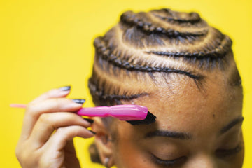 BLACK PANTHER STRONG: uso rápido en cabello húmedo para fijación instantánea.
