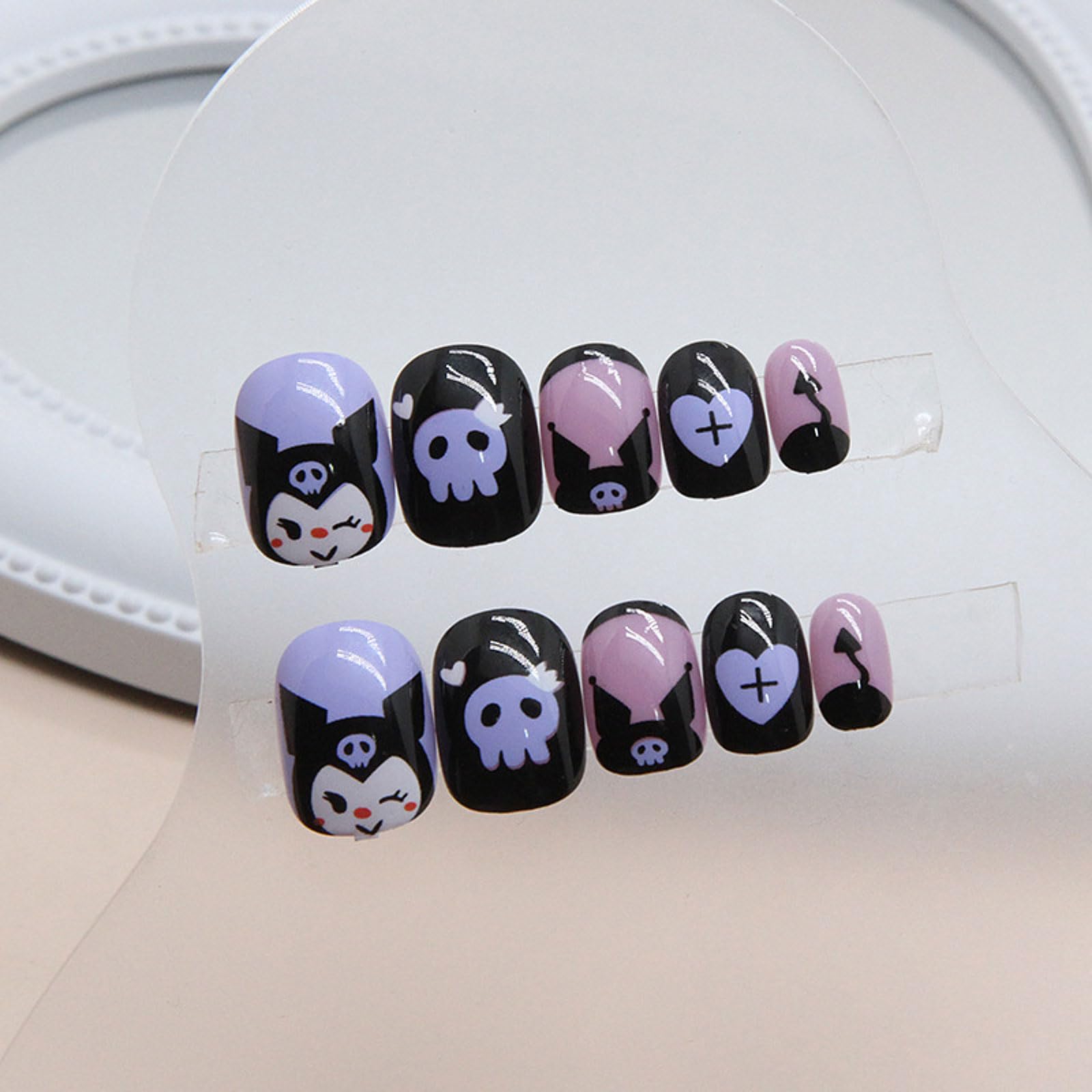 Black Rabbit: uñas duraderas y reutilizables para look prolongado.