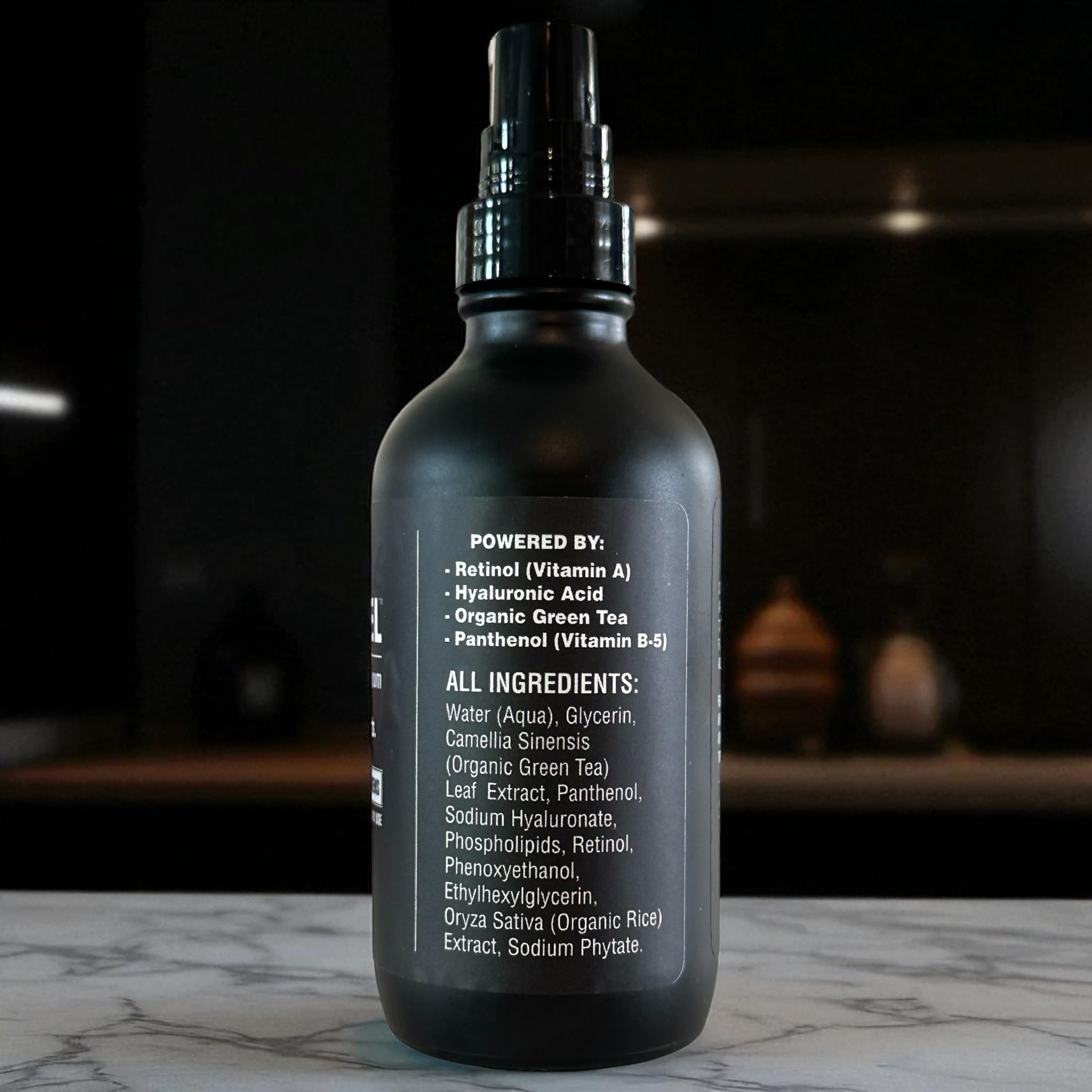 Sérum BLACKSTEEL pour homme, effet lissant sur la peau du visage.