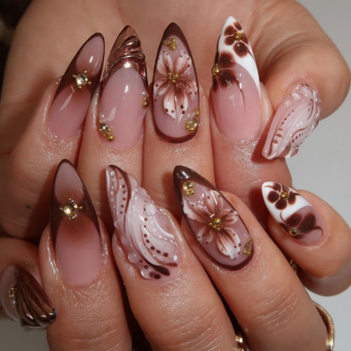 BLGTGH uñas francesas en almendra con flor 5D, acabado elegante para ocasiones
