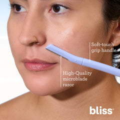 Bliss dermaplaning: eliminacion suave de pelo facial y exfoliacion de piel.