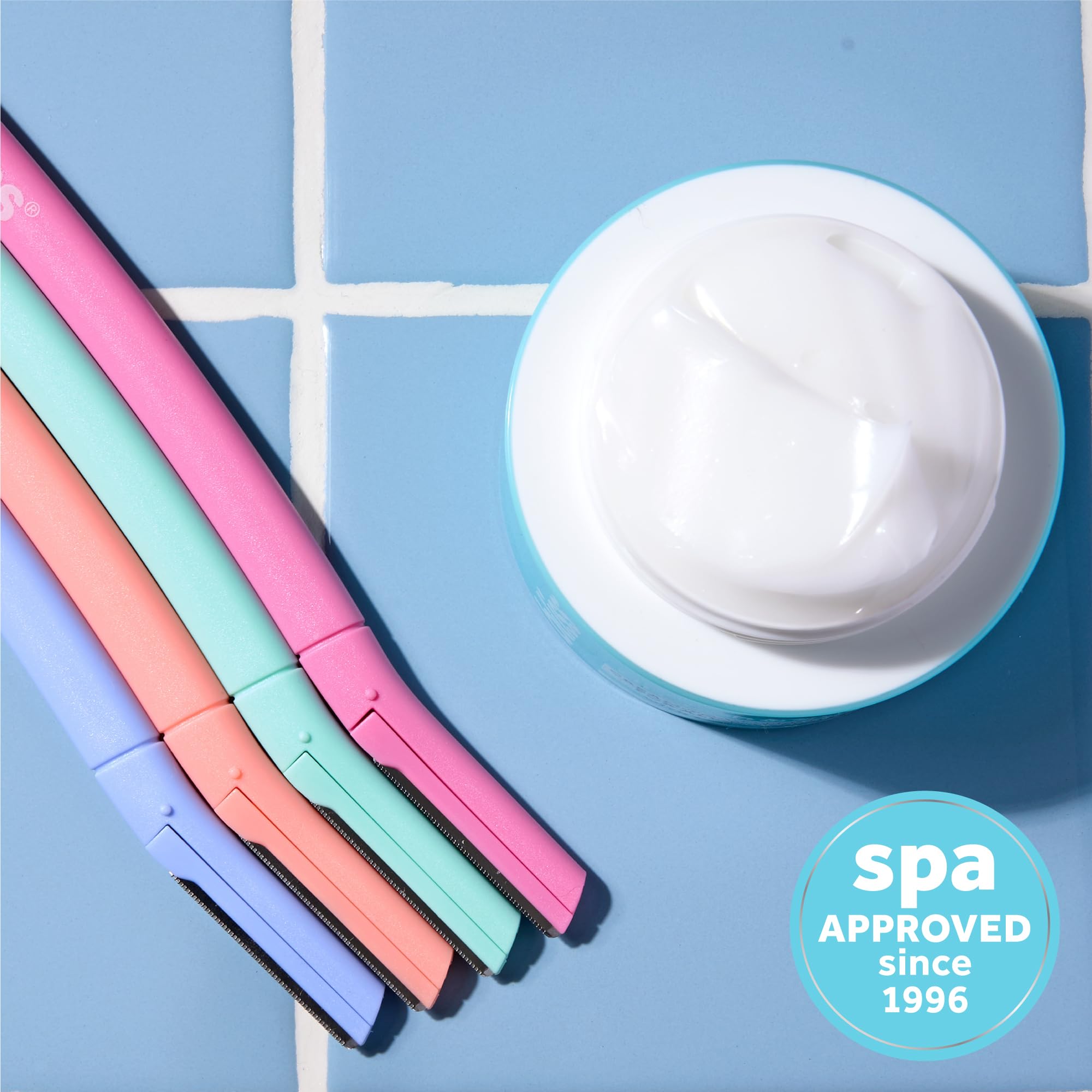 Bliss dermaplaning: uso sobre piel humeda para mejores resultados.