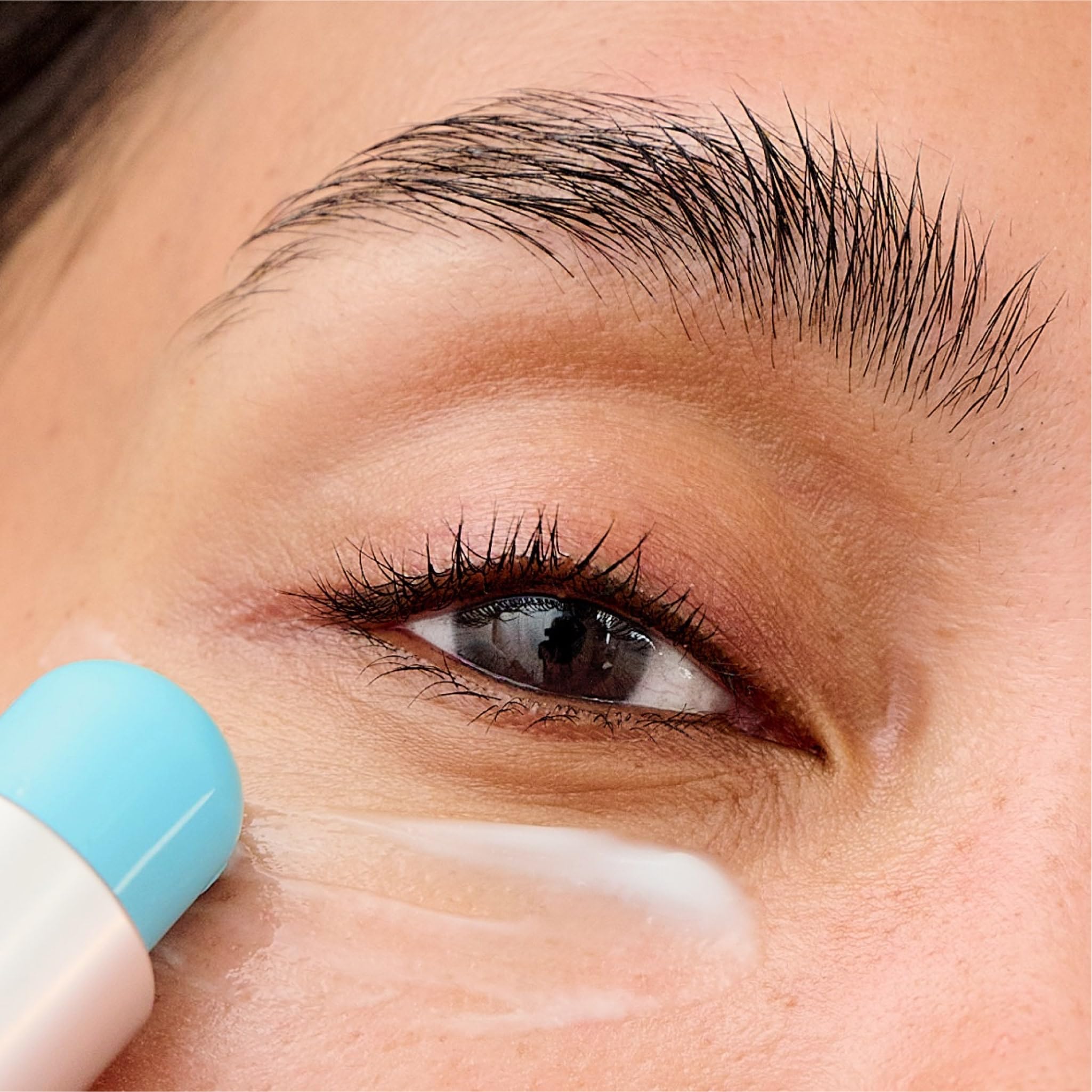 Bliss Eye Do se usa a diario con aplicación suave para el contorno de ojos.