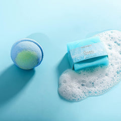 Jabón de manos BODY & EARTH: limpieza suave con fragancia marina.