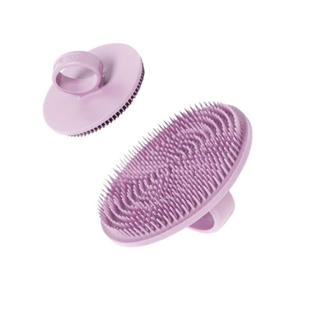 Boie USA Face Scrubber en la mano para limpieza facial suave y eficaz.