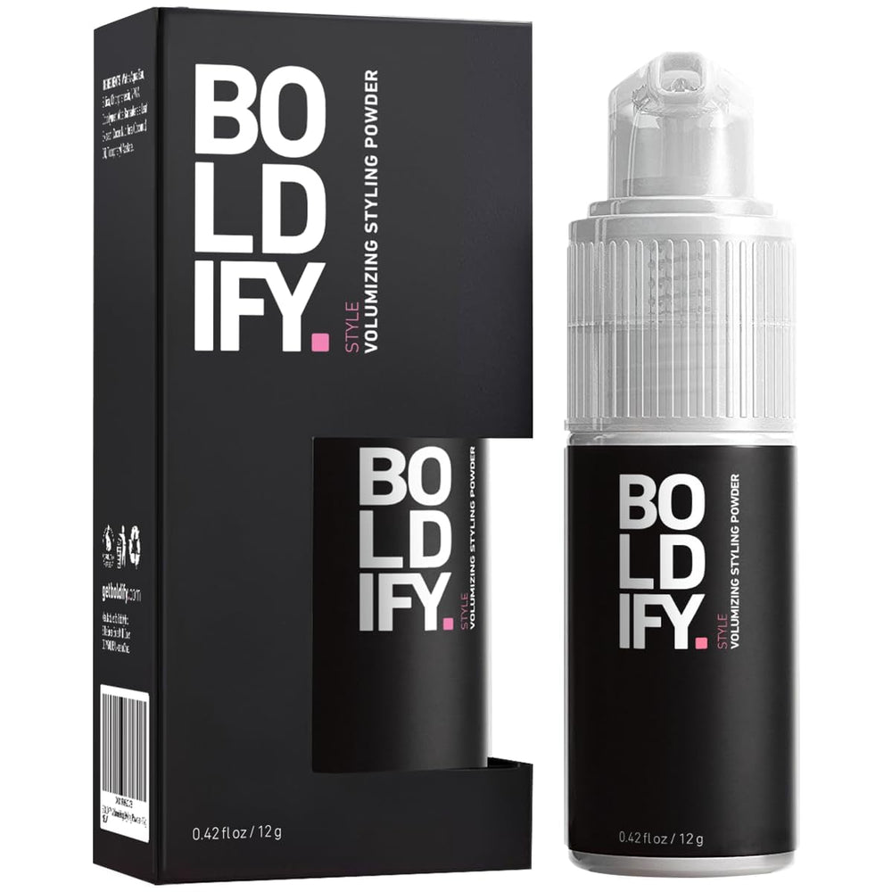 Boldify polvo texturizante aplicado desde la raíz para mayor volumen.
