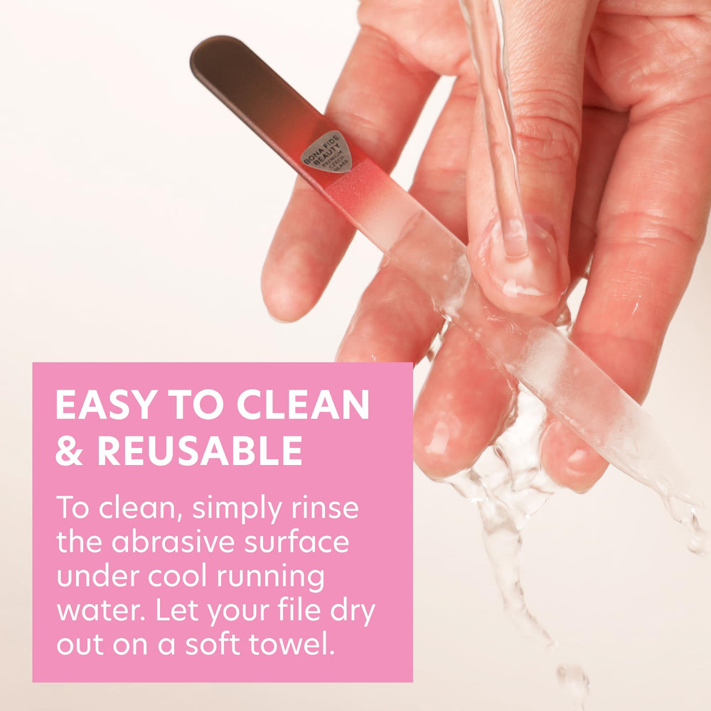 Estuche rojo de Bona Fide Beauty, almacenamiento seguro para transporte.