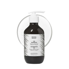 BONDIBOOST HG champú, botella volcando, inicio lavado con aroma a menta