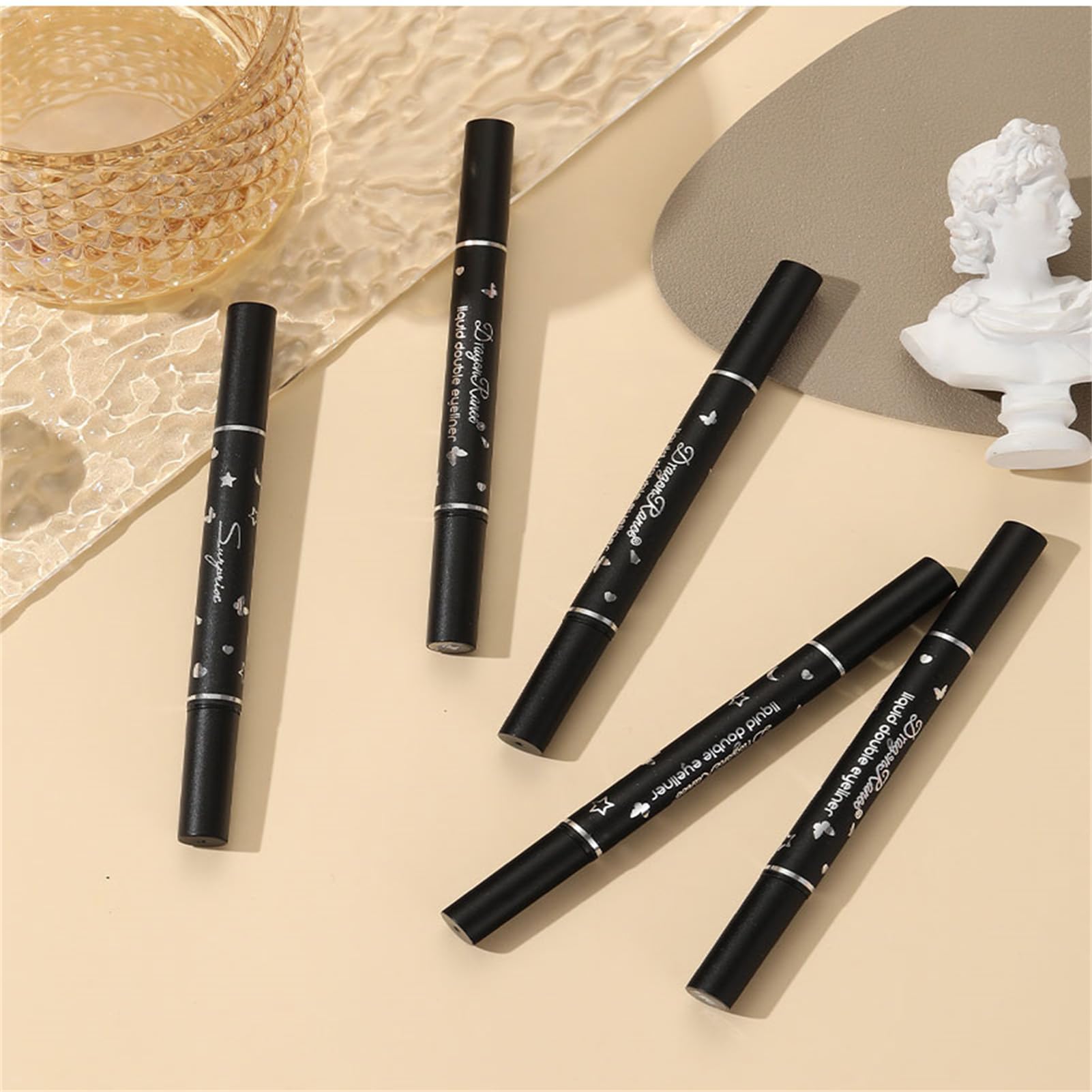 BONNIE CHOICE doble cabeza delineador: trazos finos para un delineado definido.