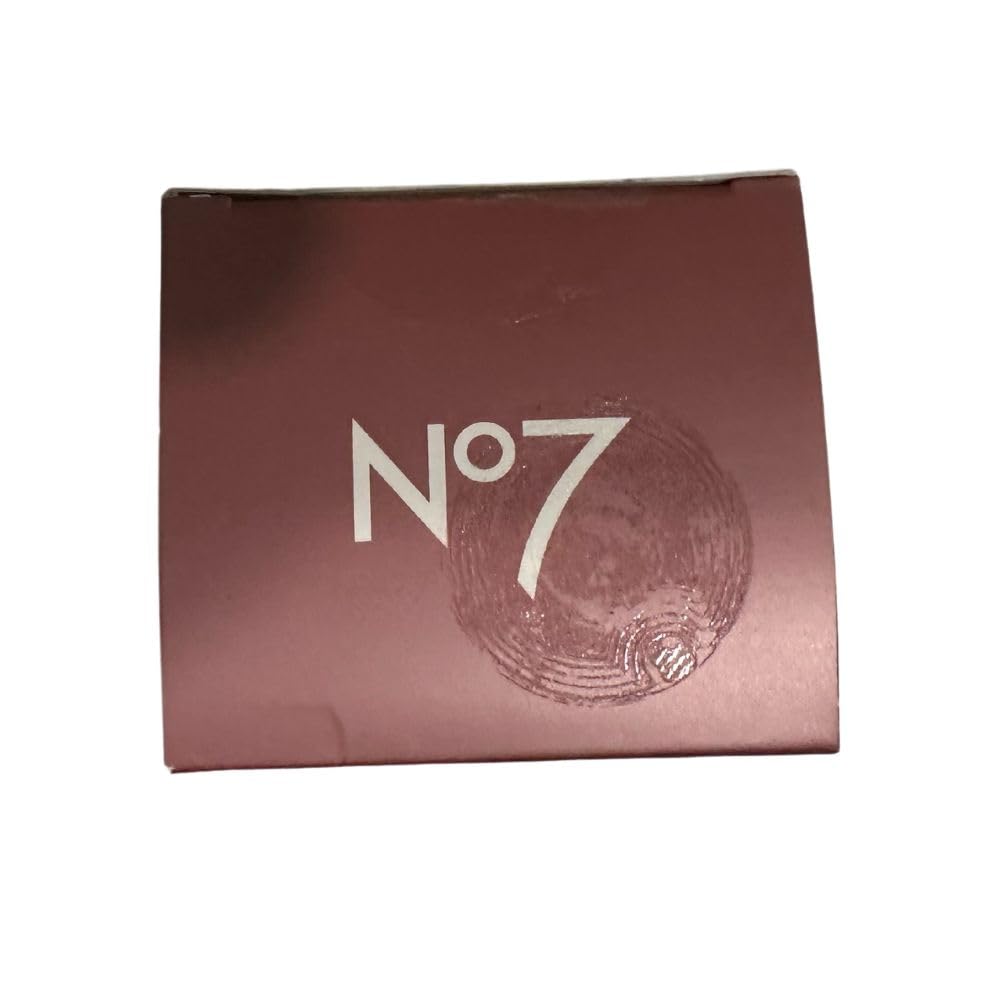 Parfum léger de Boots No7 Restore and Renew Night Cream lors de l’ouverture du pot