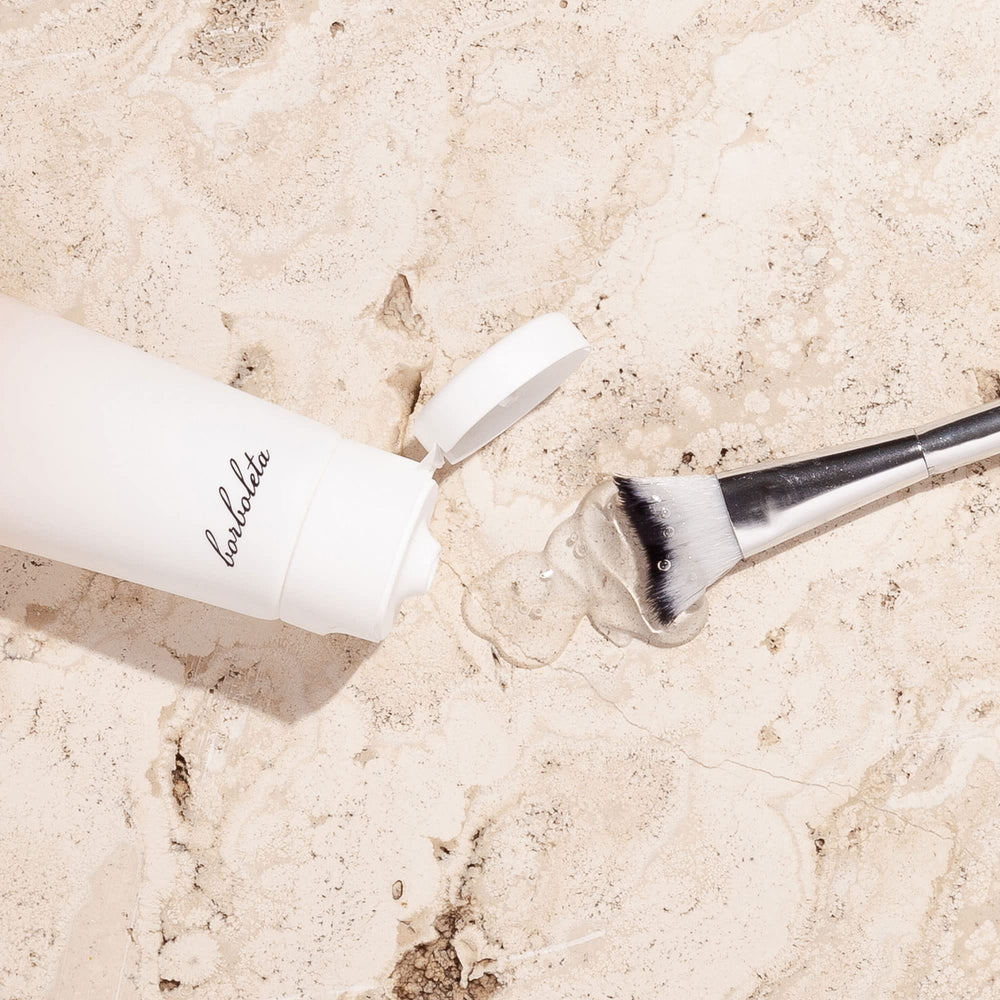 Borboleta application douce, massage du gel nettoyant pour cils et extensions.