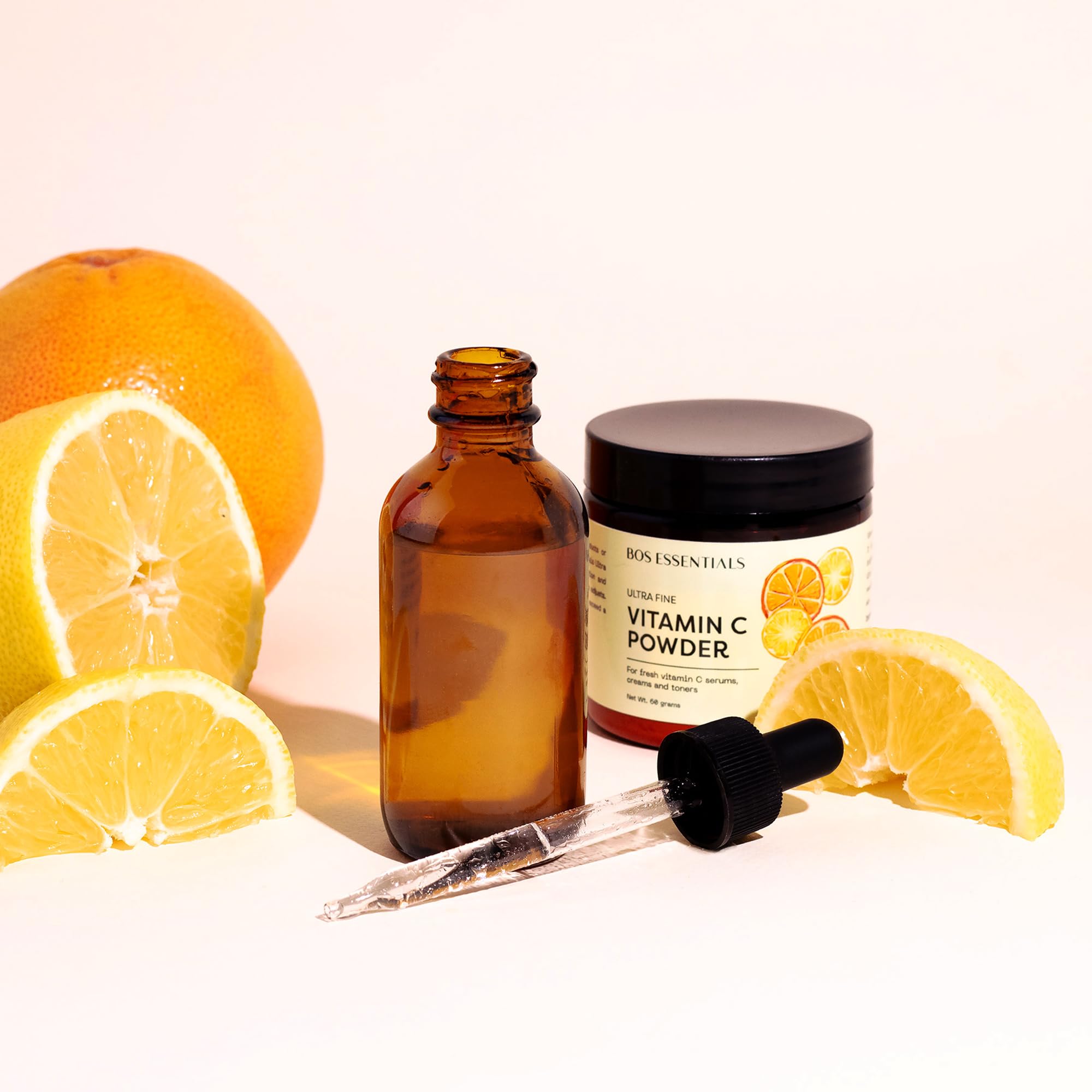 Combinación de Bos Essentials: hialurónico y ascórbico para hidratación potencial.