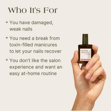Botanist Nails El Remedio, acabado rosado brillante, efecto iluminador en uñas.
