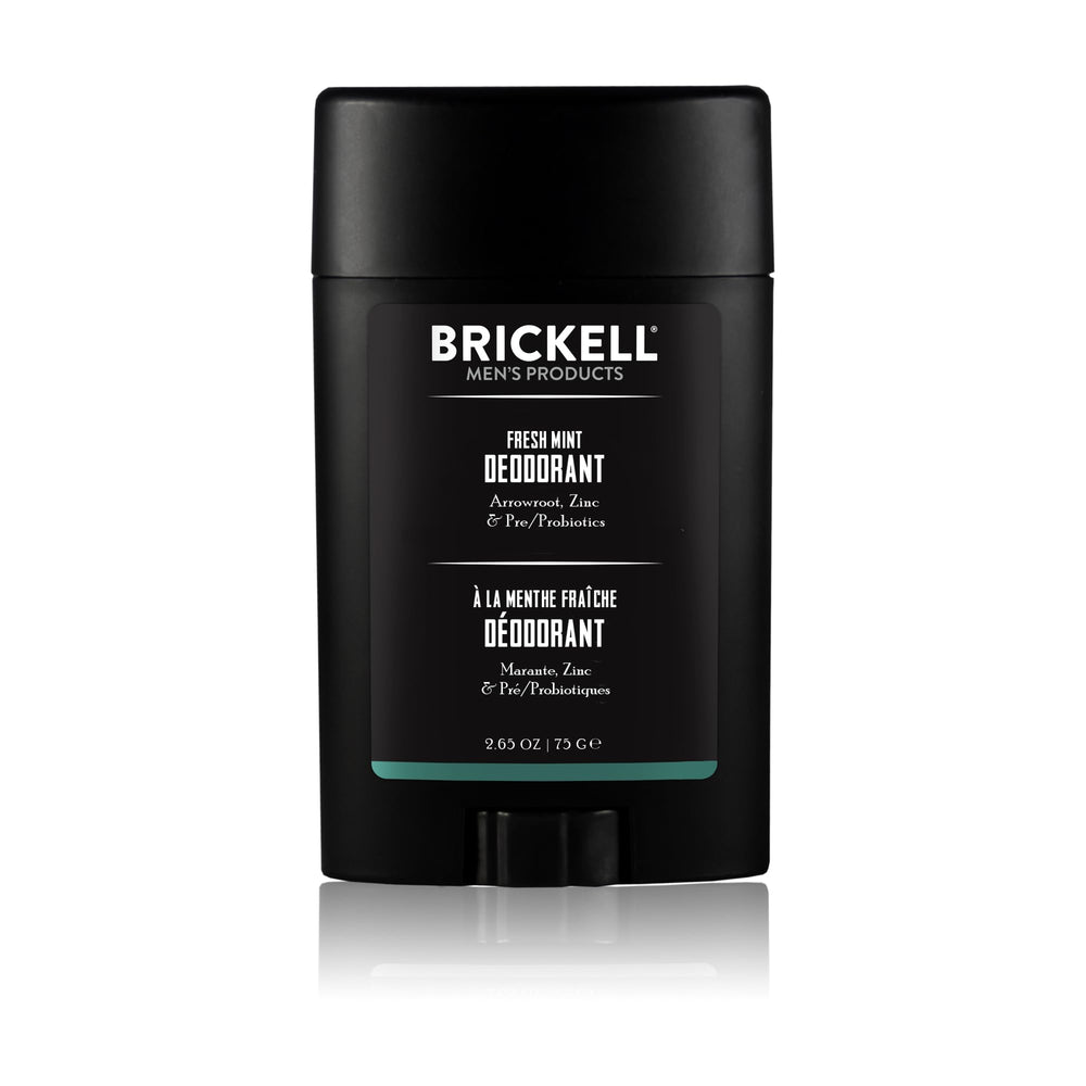 Desodorante natural Brickell para hombre en empaque compacto