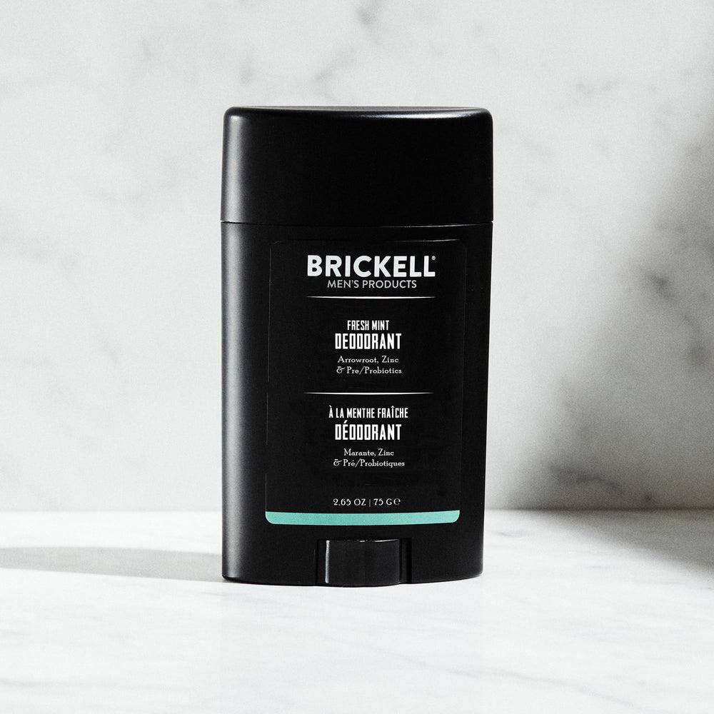 Textura cremosa del desodorante Brickell para piel suave