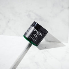 Brickell exfoliante con púmice limpia impurezas y grasa de la piel.