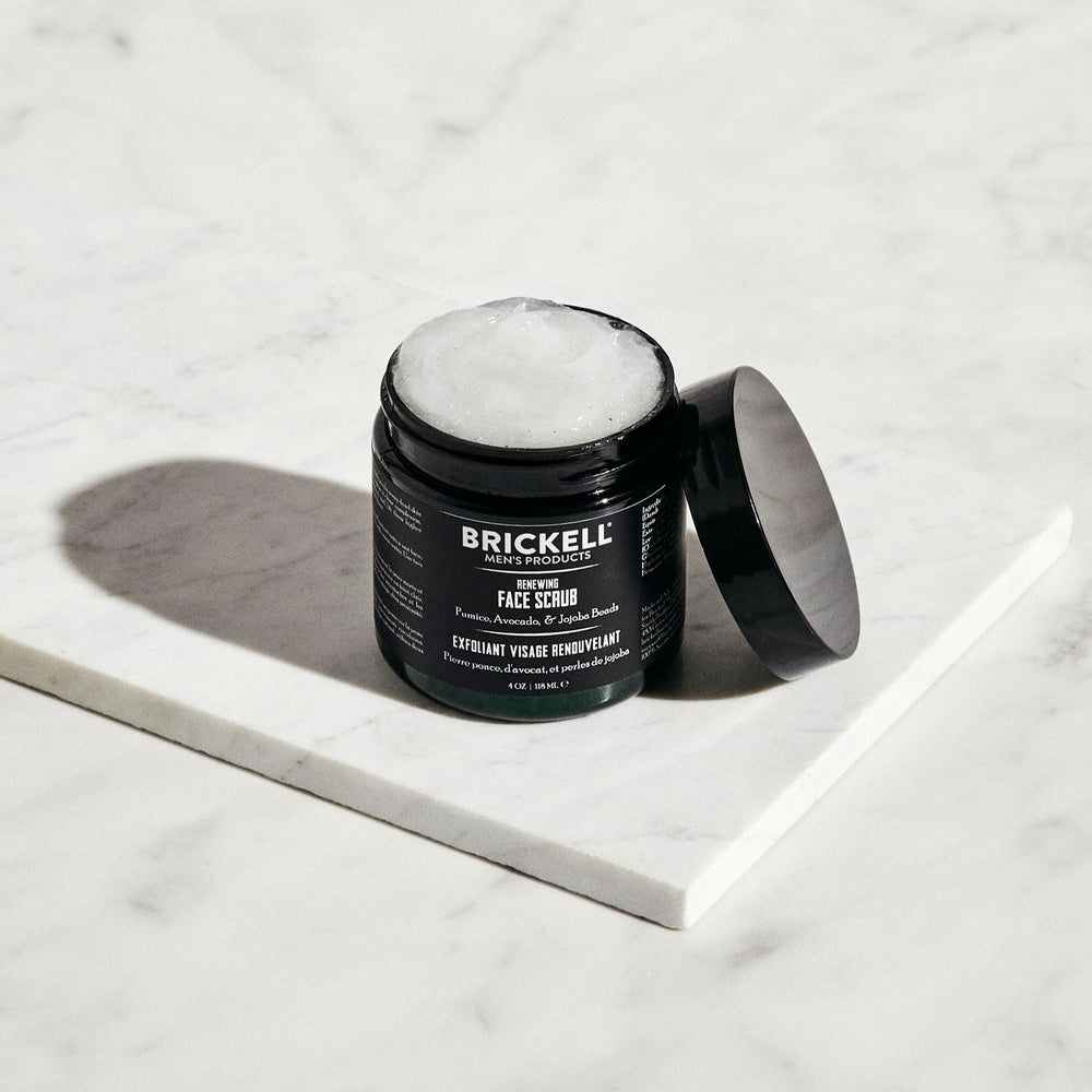 Exfoliante Brickell, ingredientes naturales, sensación de piel suave y renovada.