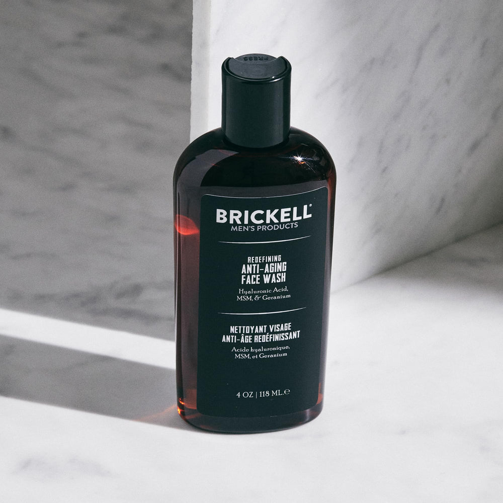 Brickell envase de 4 oz, compacto y práctico para el uso diario.