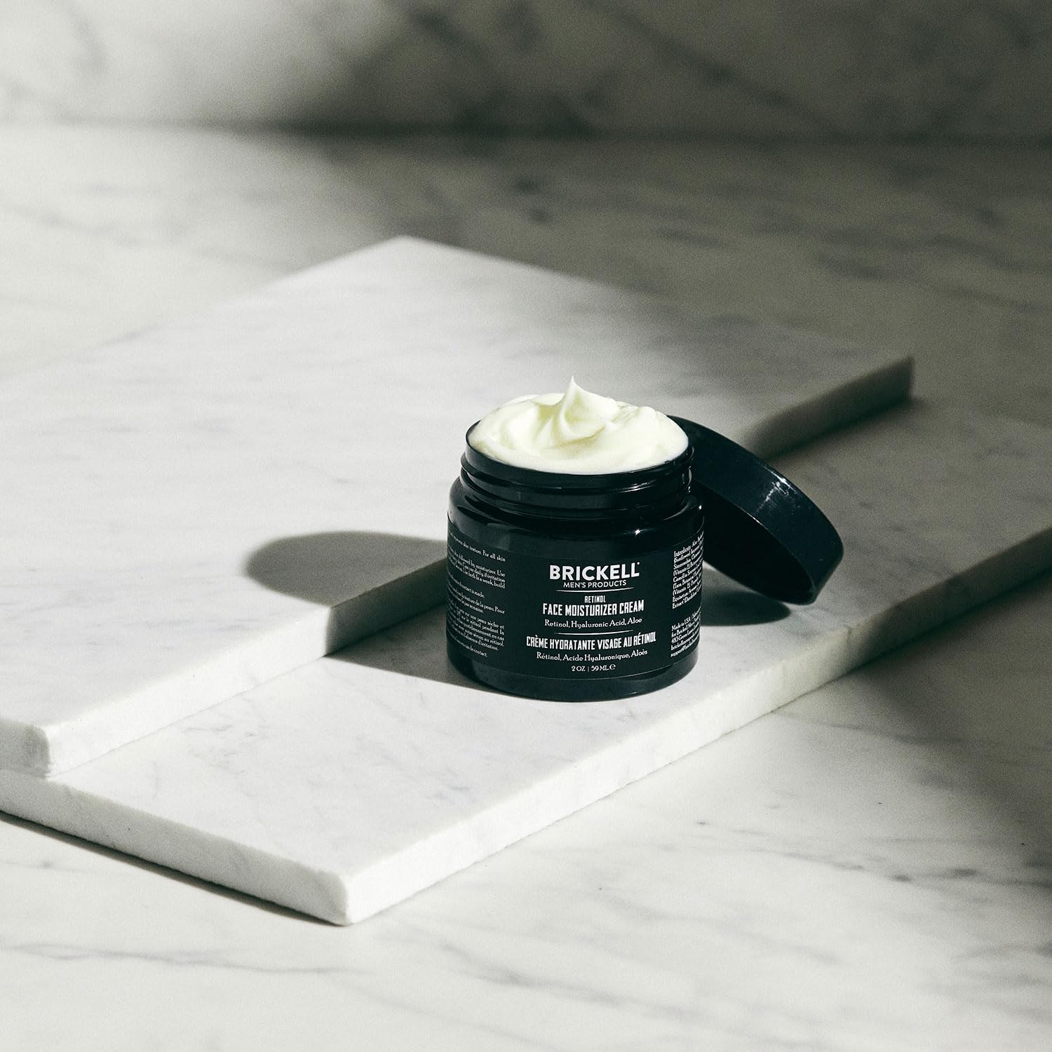 Envase sin fragancia de Brickell Retinol, apto para piel sensible