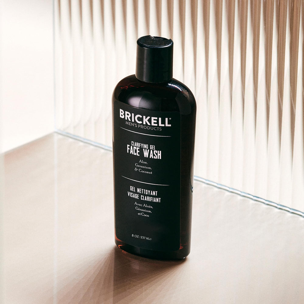 Nettoyant visage Brickell, coco-aloe-geranium, soin naturel pour peau équilibrée et propre.