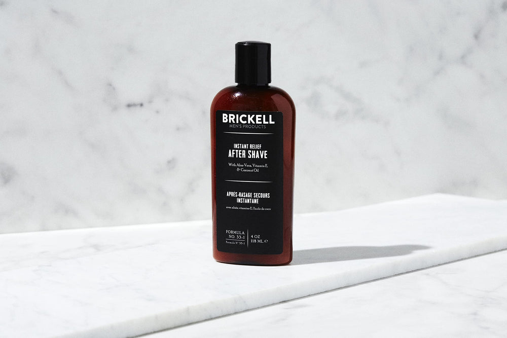 Brickell Instant Relief Aftershave: texture légère qui pénètre rapidement et apaise.
