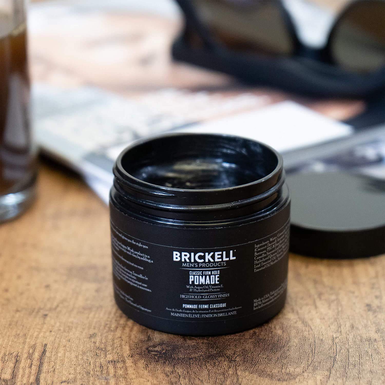 Brickell pomada aloe vera vitamina E para cabello nutrido.