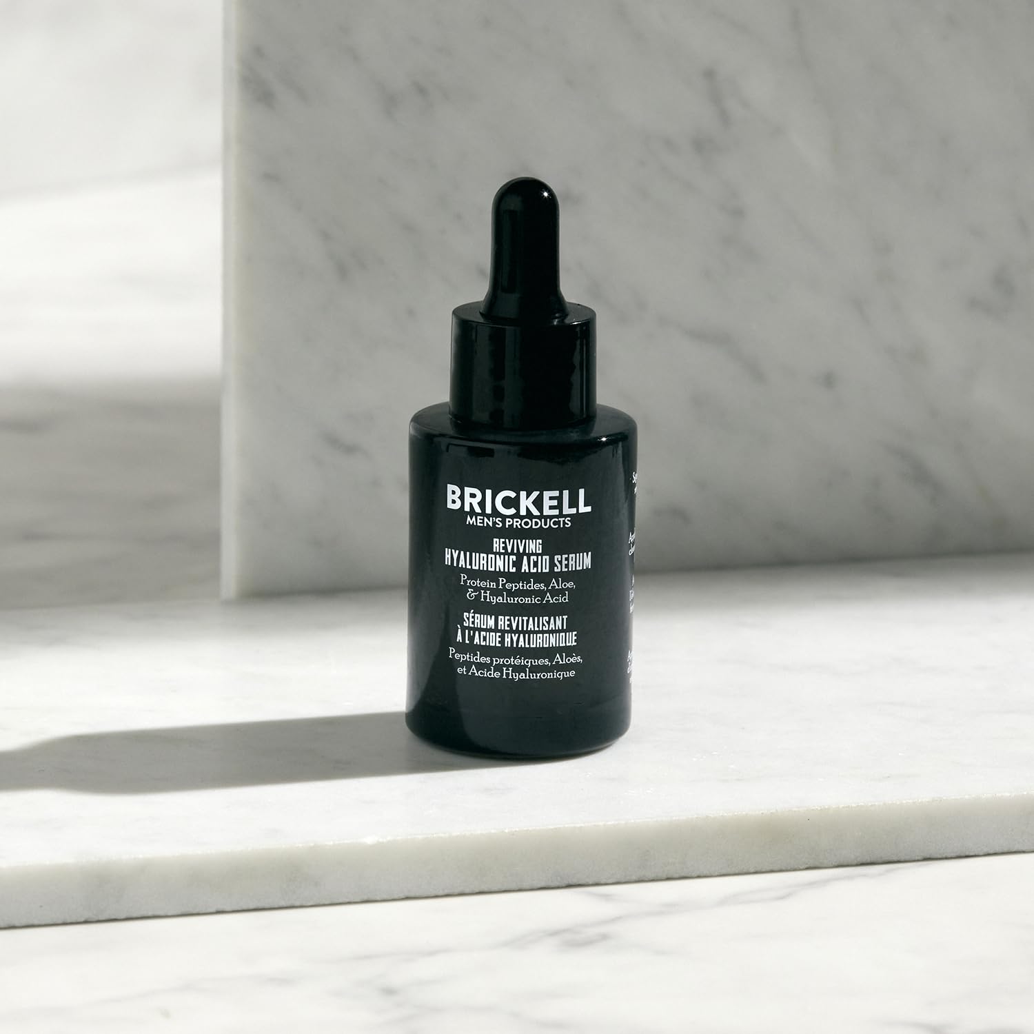Brickell serum con aloe orgánico, efecto hidratante suave para la piel.