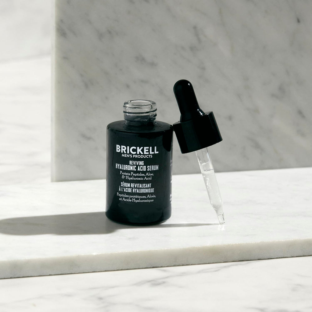 Brickell serum de peptidos para rostro, mejora la firmeza con uso diario.
