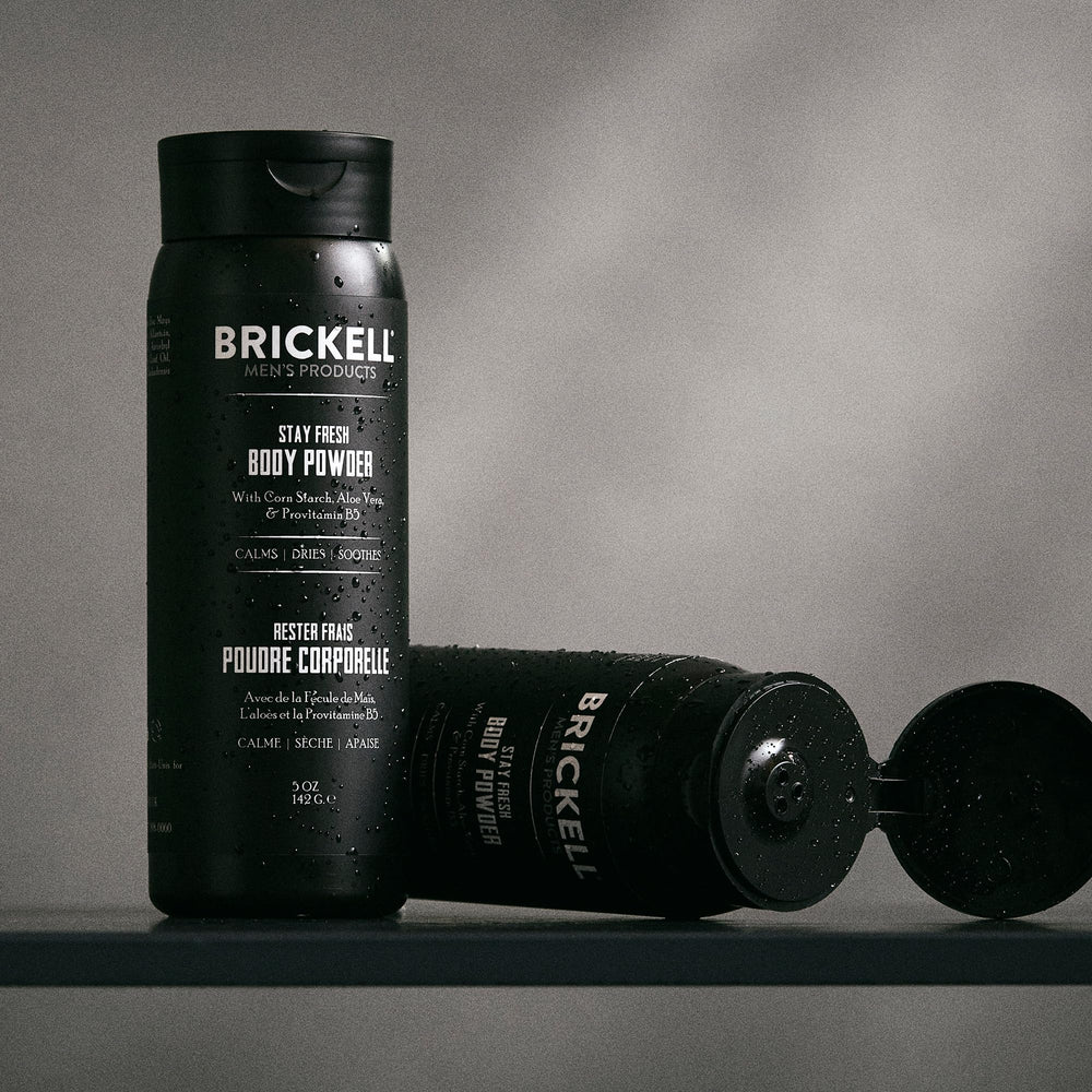 Envase Brickell Stay Fresh de 5oz, listo para viaje y entrenamiento.