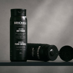 Envase Brickell Stay Fresh de 5oz, listo para viaje y entrenamiento.