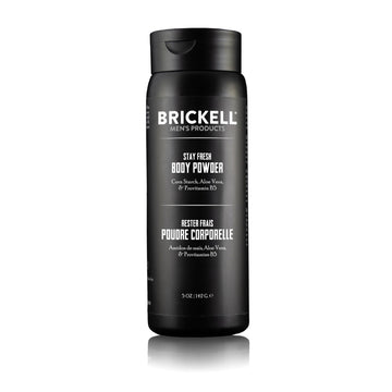 Brickell Stay Fresh polvo corporal para hombre, sensación seca y suave.