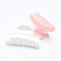 Brinie pinza de pelo rosa, clip claw frontal, sujeción suave para peinados rápidos.