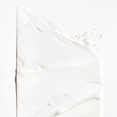 Briogeo Curl Charisma textura del acondicionador para rizos suaves sin pesadez.