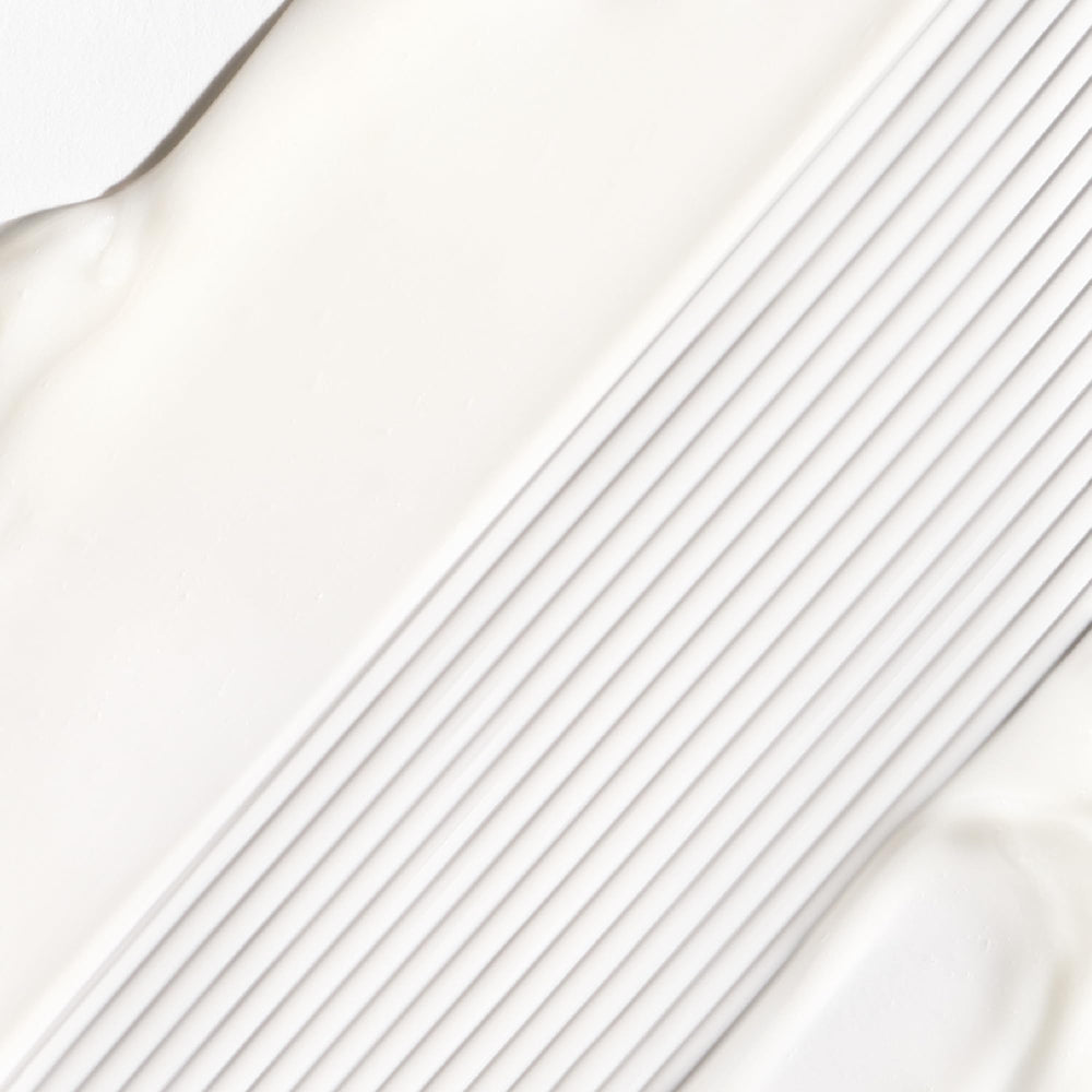 Briogeo – texture crèmeuse du masque facilitant l’application sur les longueurs.
