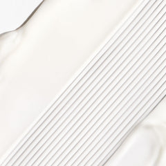 Briogeo – texture crèmeuse du masque facilitant l’application sur les longueurs.