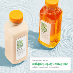 Briogeo Superfoods Mango + Cherry: botella de acondicionador para cabello suave y nutrido.