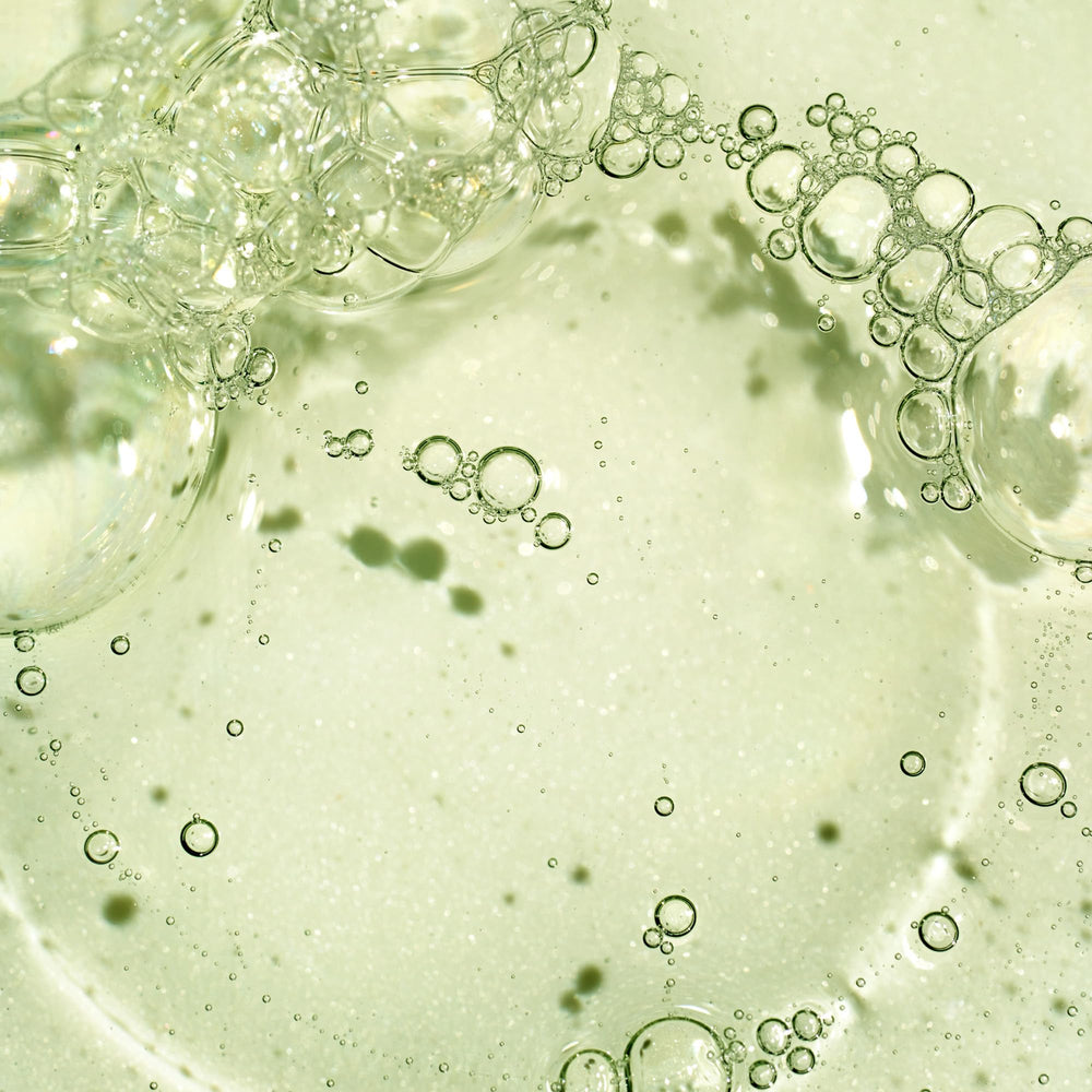 Briogeo Superfoods Matcha + Apple Champú espuma cremosa para limpieza diaria