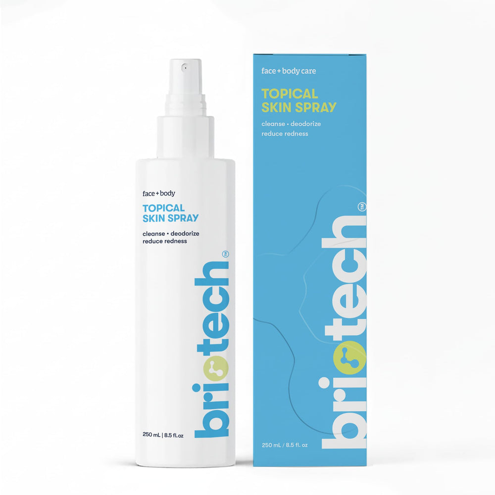 BRIOTECH Topical Skin Spray en rostro para calmar irritaciones leves.