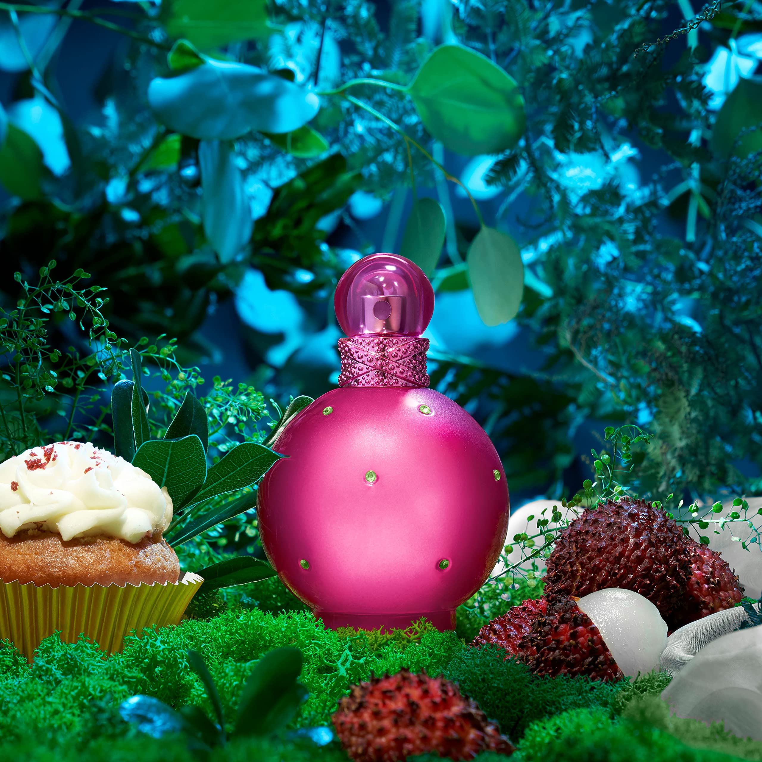 Britney Spears Fantasy notas de florales y musgo, para ambientes elegantes.