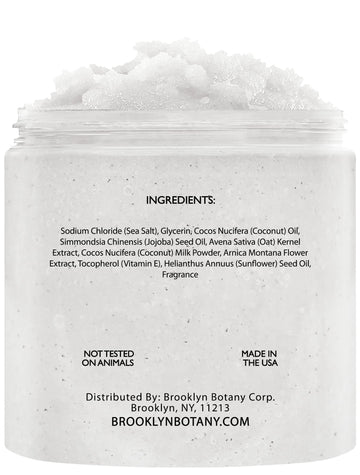 Brooklyn Botany aceites nutritivos de coco que hidratan mientras exfolian.