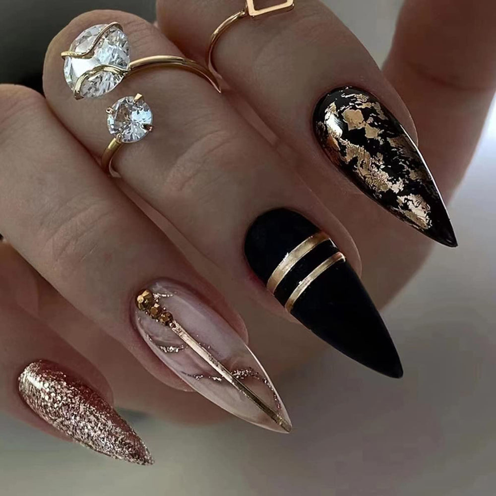 BSBTBZ Unas prensadas negro almendra con lamina dorada, acabado glam duradero.