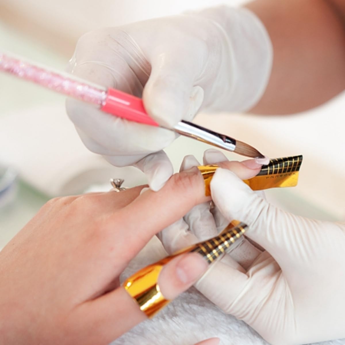 BTYMS formas herradura dorada con marcas de longitud y números.