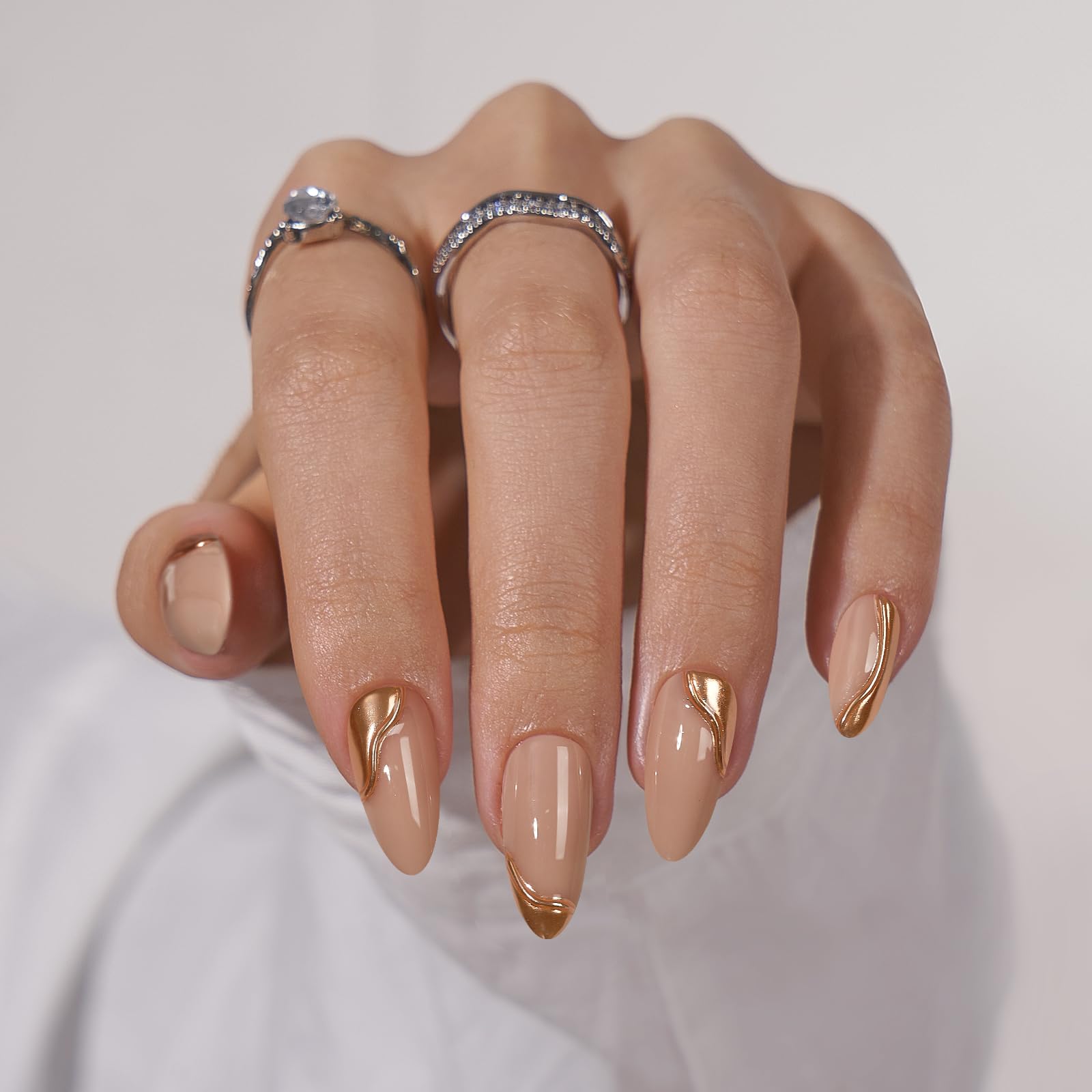 BTArtbox uñas postizas en forma de almendra 3D con diseño metálico para un look moderno.