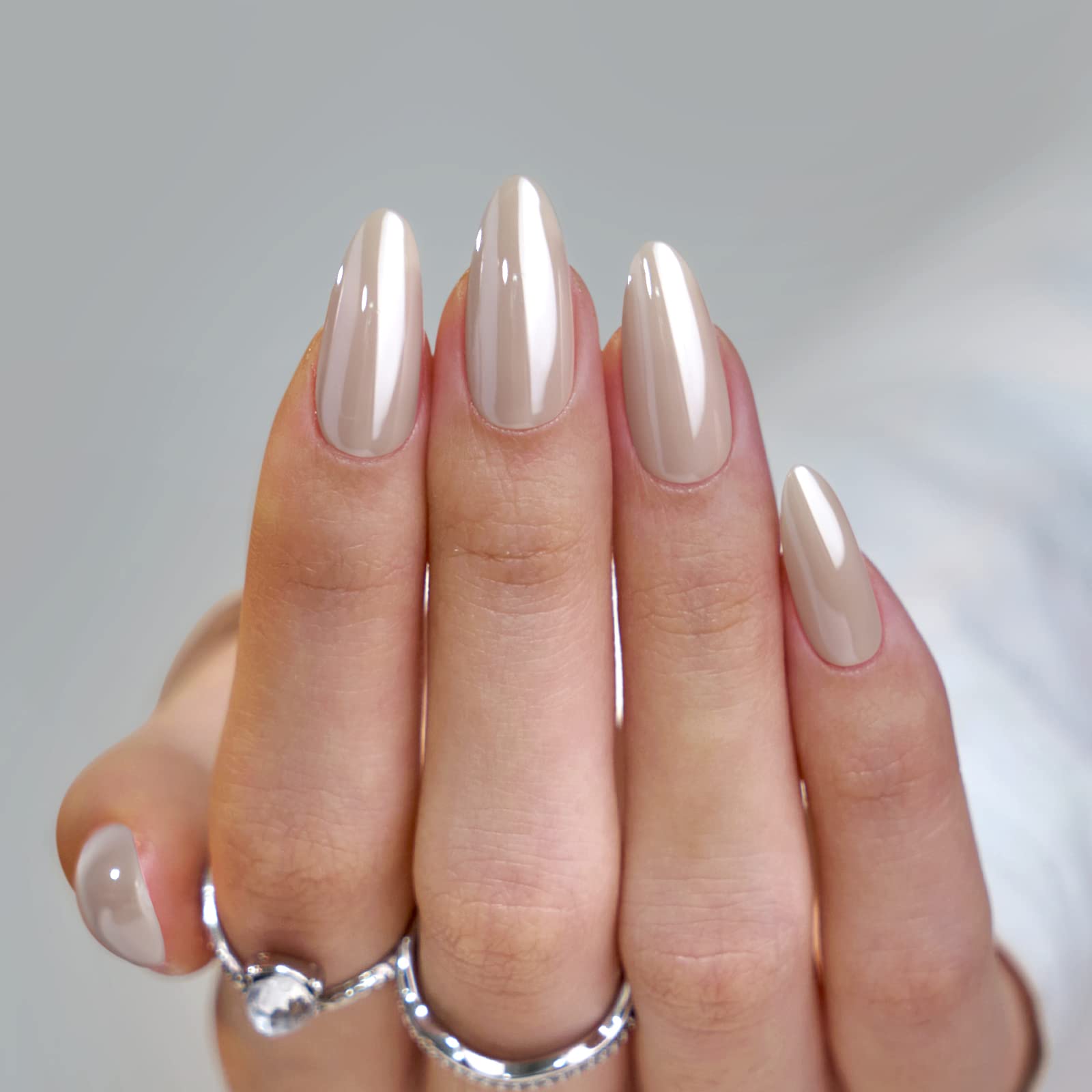 BTArtbox Uñas Almond con gel suave y acabado cromado para un look elegante