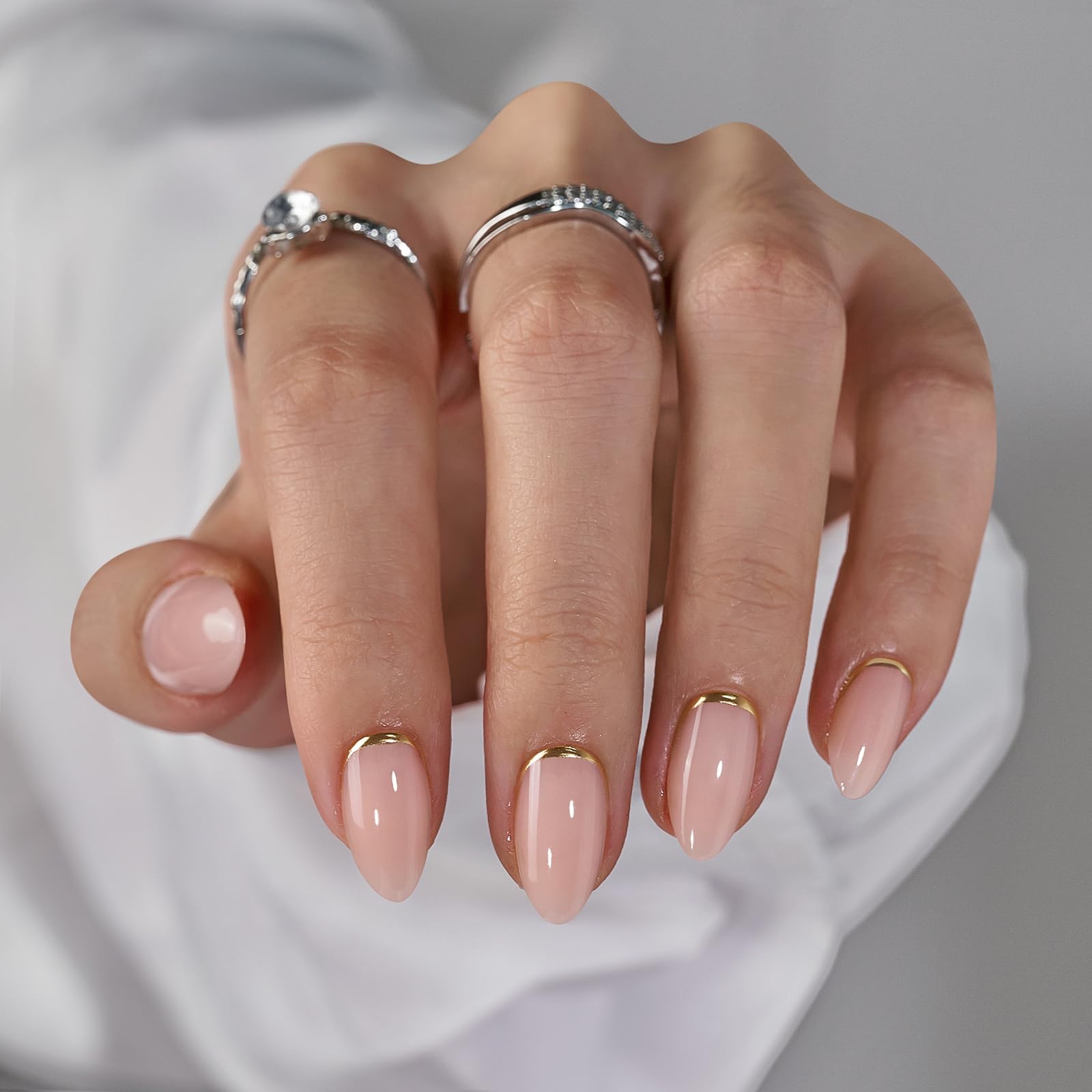 BTArtbox Uñas Almond Cortas con Foil Dorado, acabado elegante y duradero.
